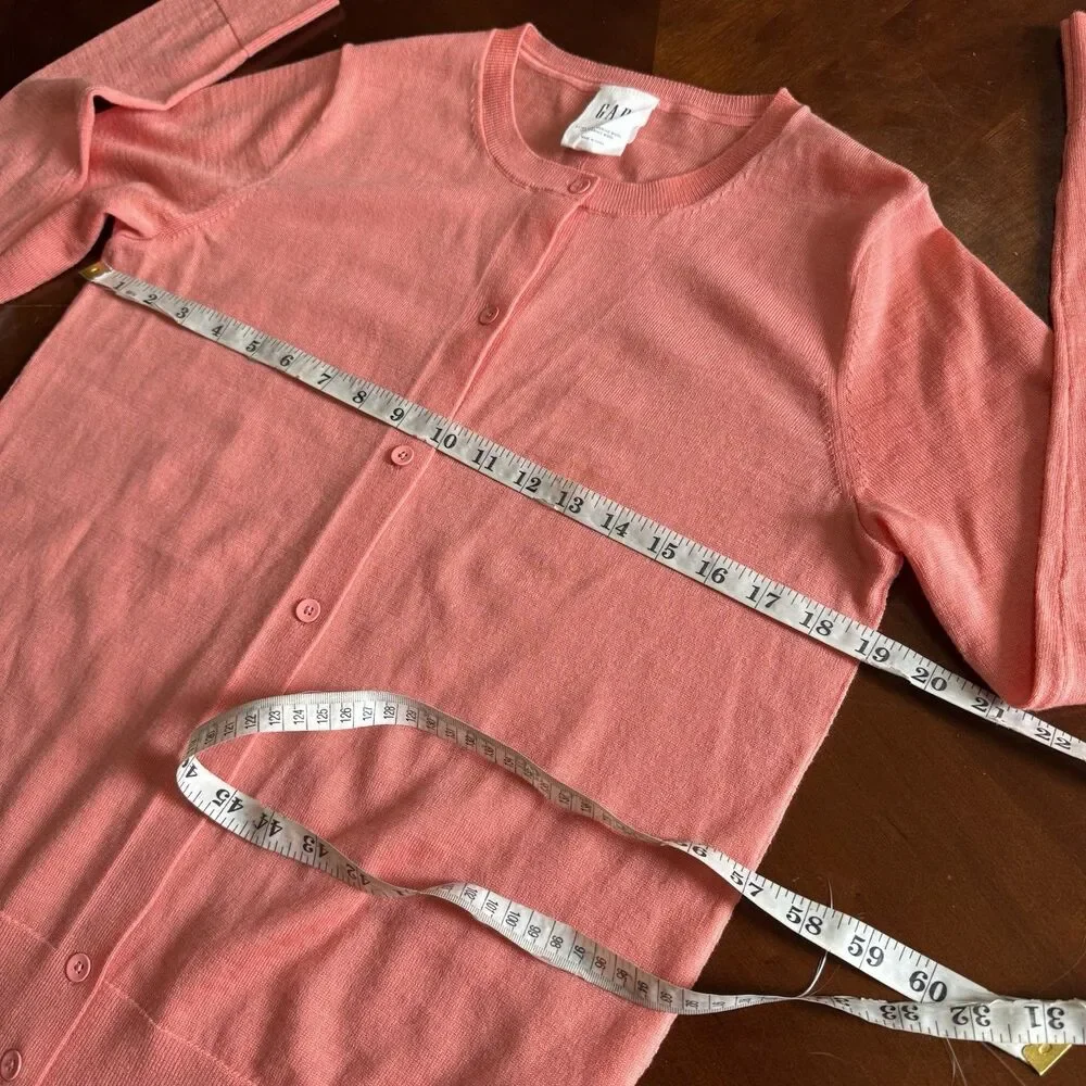 Gap Crew Neck Cardigan Sweater 100% Merino Wool Coral Sz M Old Money